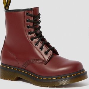 BRAND NEW DR. MARTENS 1460W BOOT, SIZE US 6